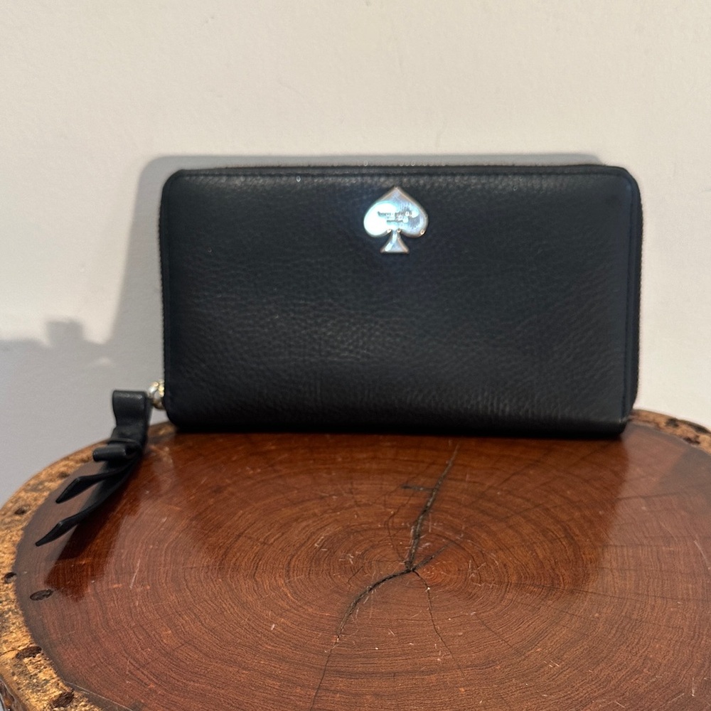 Kate Spade Leroy St Neda Black Leather Wallet Bow Zipper Pull EUC Striped Int